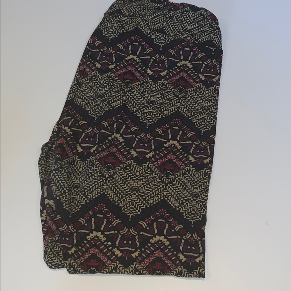 Lularoe TC Tall & Curvy Leggings black purple